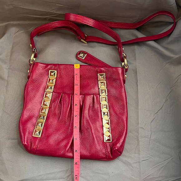 Raspberry Leather Crossbody bag with gold studs - Picture 6 of 6